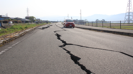 【熊本地震支援】たわむ道路、益城町での支援【現地レポート】