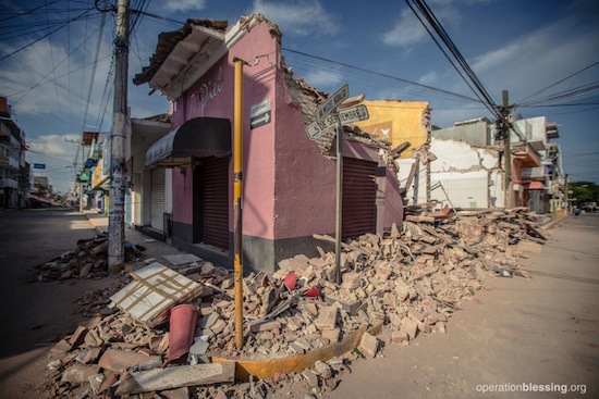 earth-shakes-damaged-building-mexico