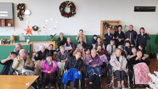 【福島県南相馬】「開放的な気持ちに」特別養護老人ホーム「長寿荘」クリスマスお茶会