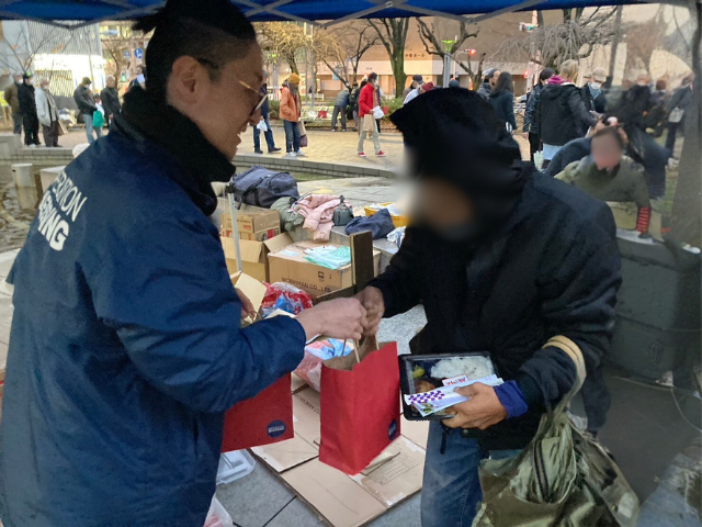 クリスマスギビング　路上生活者