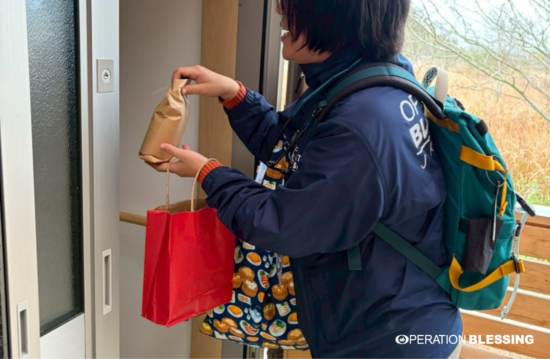 クリスマスギビング　能登半島地震　仮設住宅へお届け