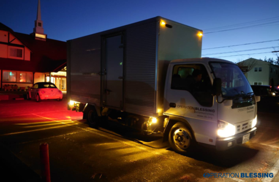 トラックに物資を積んで能登へ出動